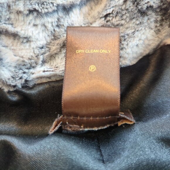 Multiples Women’s white black Plush Jacket size M Faux Fur Textured Button front - Picture 9 of 13